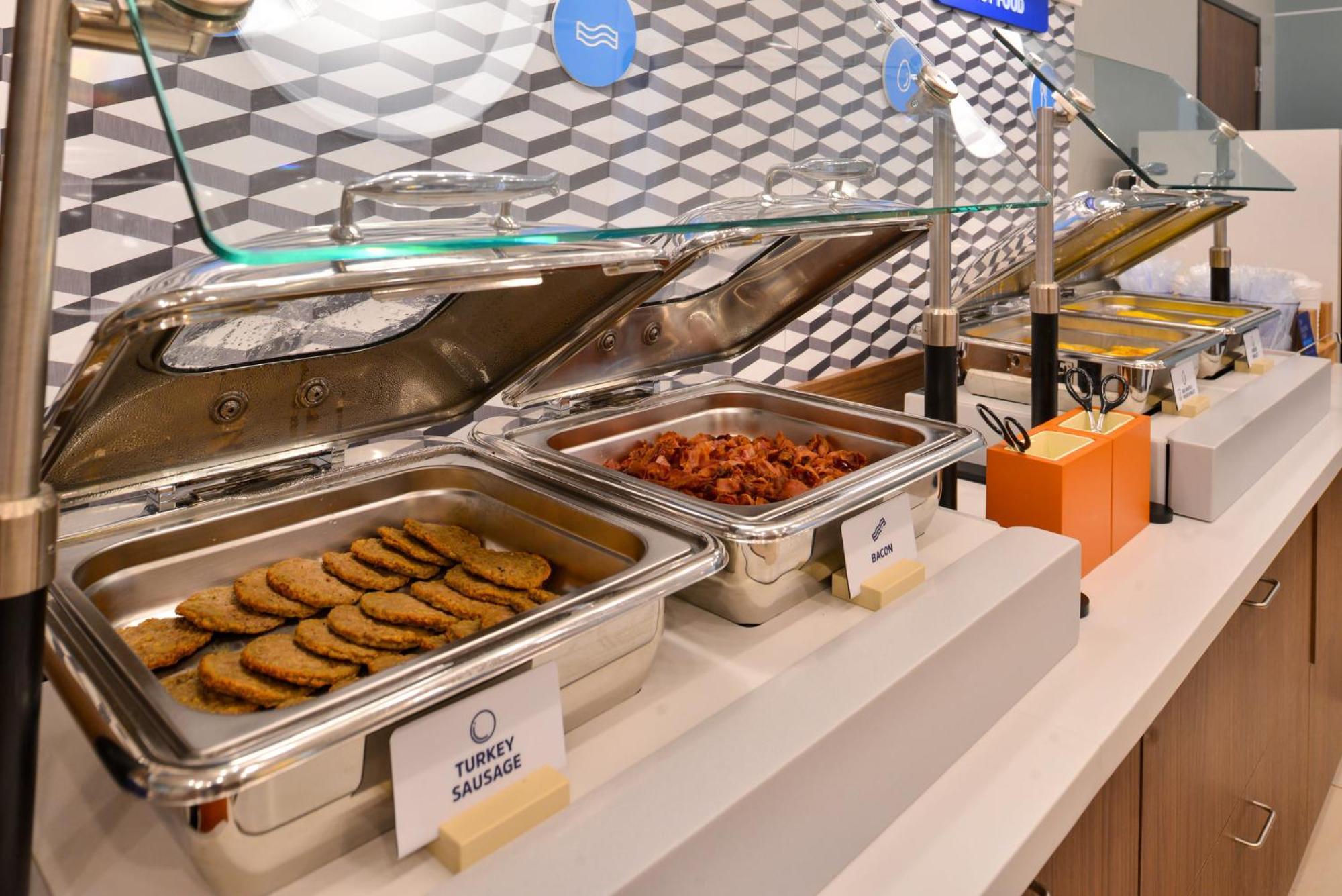 Holiday Inn Express & Suites - Toronto Airport South By Ihg Zewnętrze zdjęcie