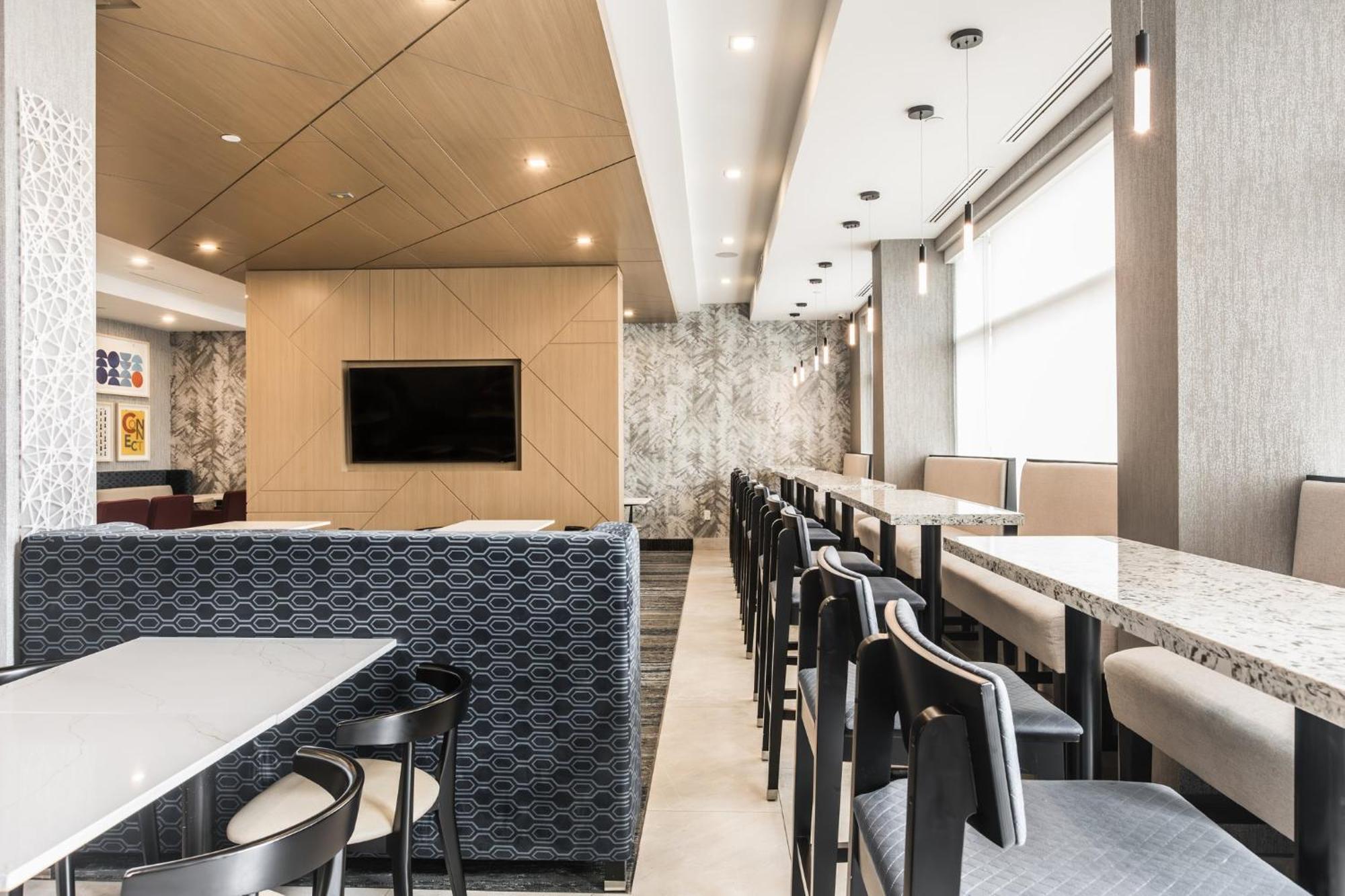 Holiday Inn Express & Suites - Toronto Airport South By Ihg Zewnętrze zdjęcie