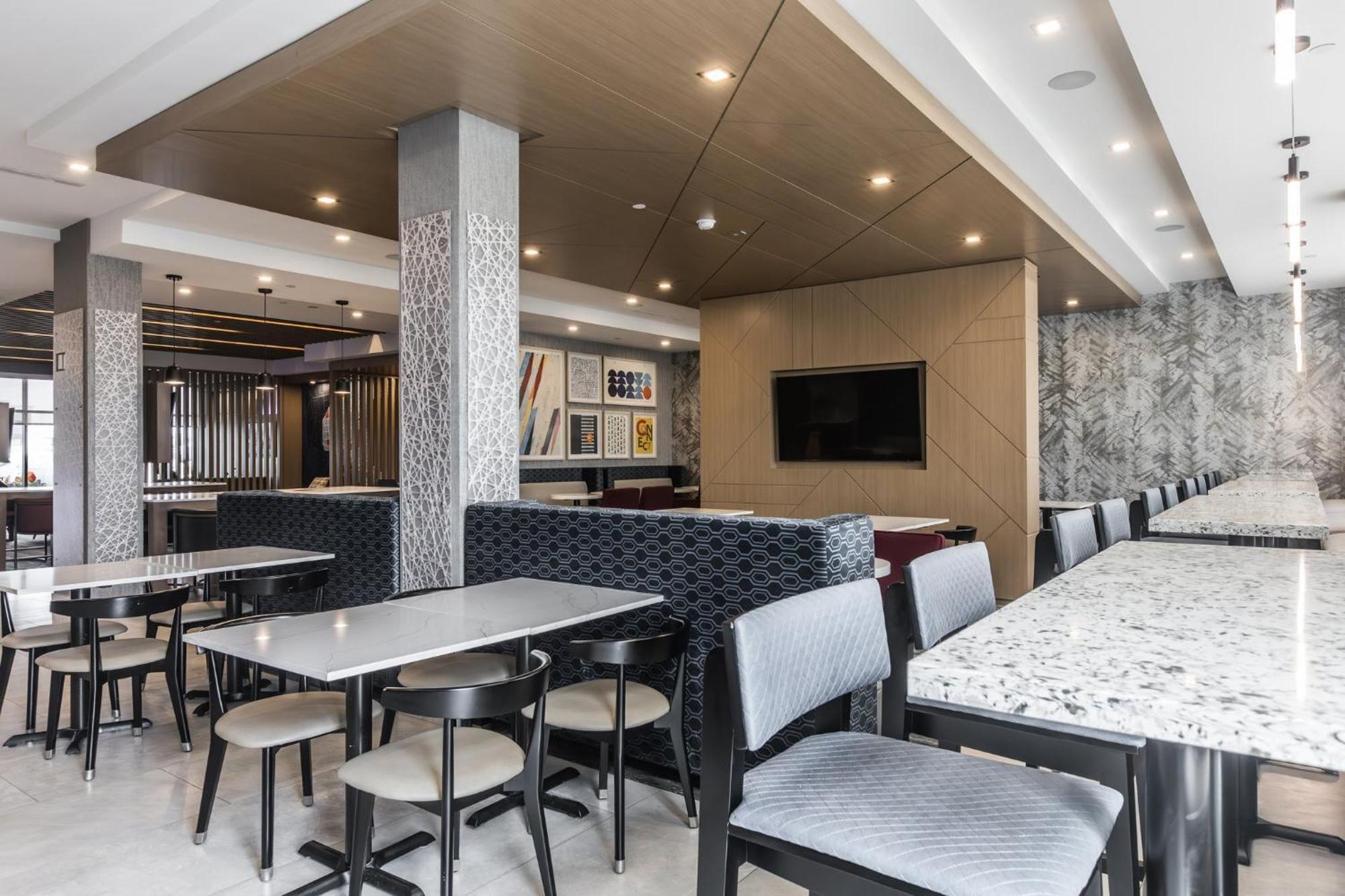 Holiday Inn Express & Suites - Toronto Airport South By Ihg Zewnętrze zdjęcie