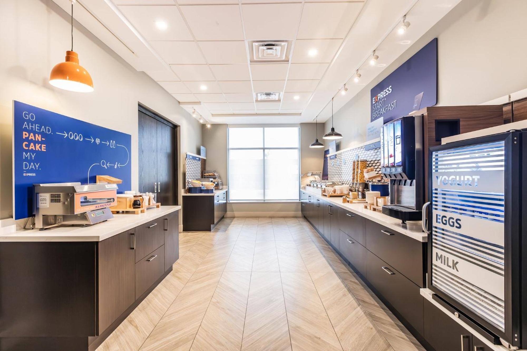 Holiday Inn Express & Suites - Toronto Airport South By Ihg Zewnętrze zdjęcie