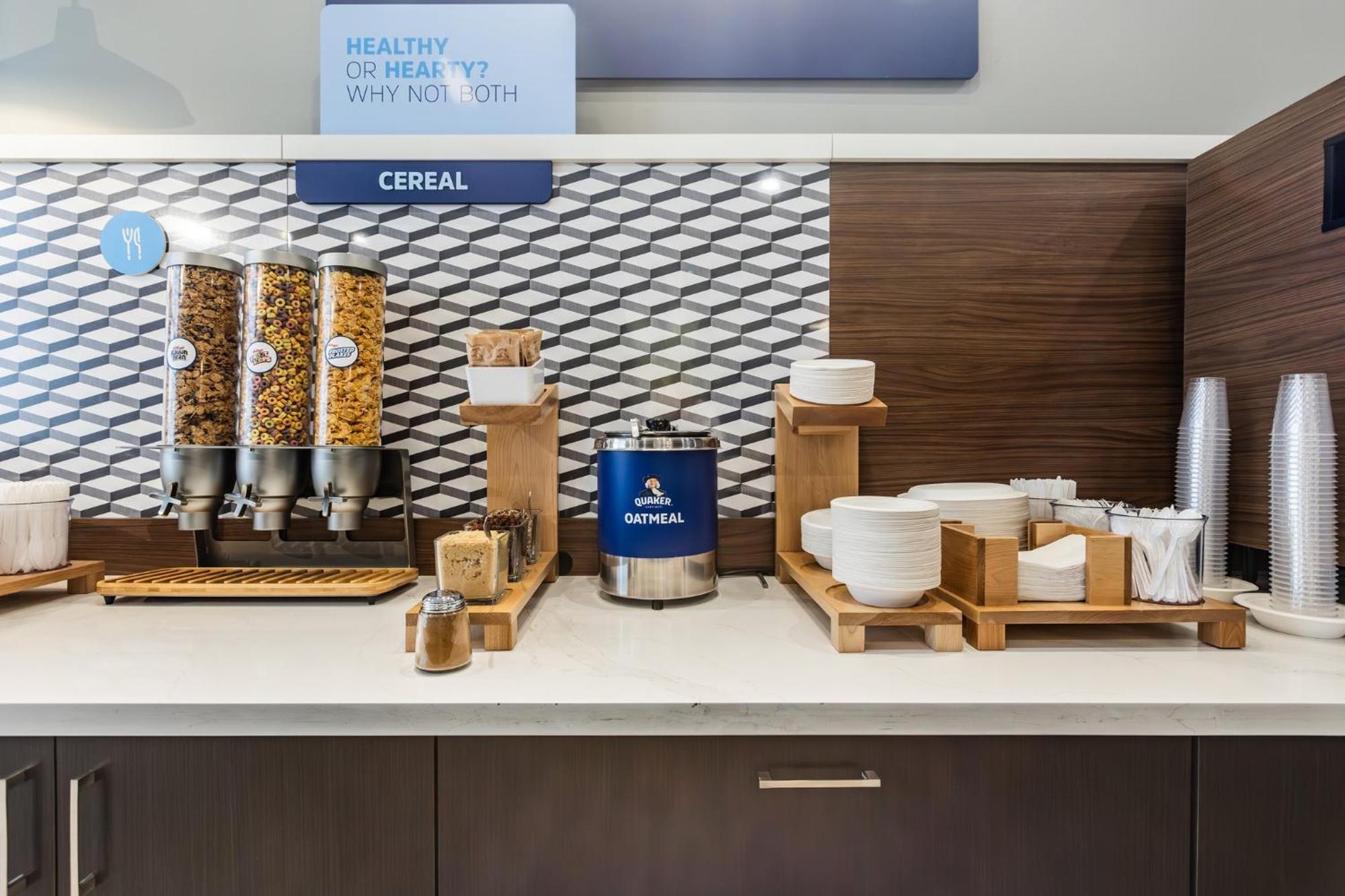 Holiday Inn Express & Suites - Toronto Airport South By Ihg Zewnętrze zdjęcie