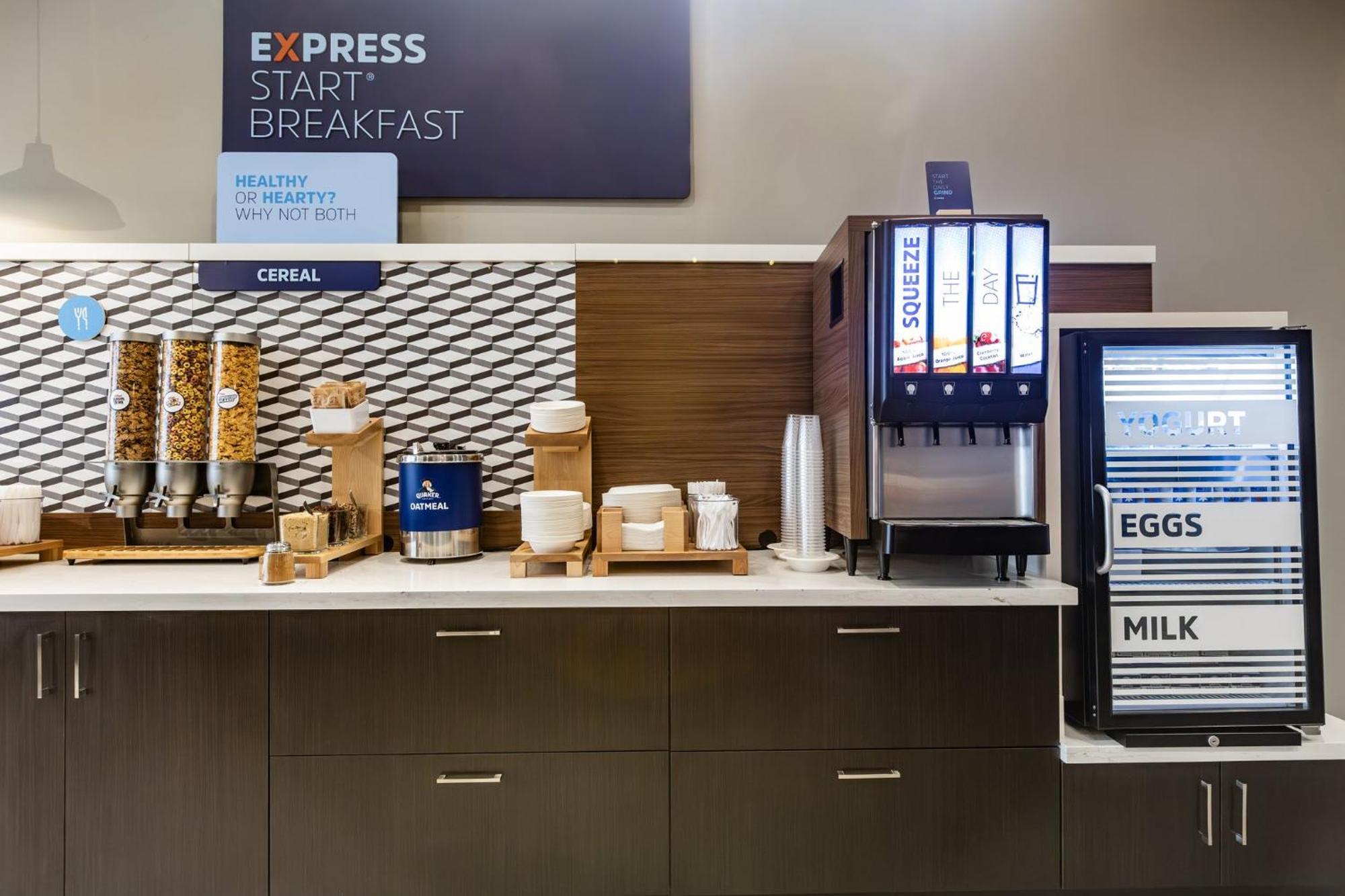 Holiday Inn Express & Suites - Toronto Airport South By Ihg Zewnętrze zdjęcie