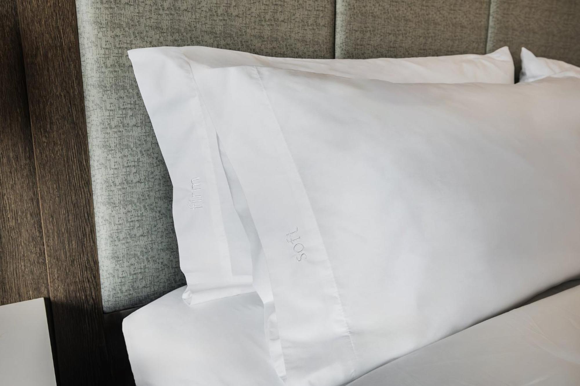 Holiday Inn Express & Suites - Toronto Airport South By Ihg Zewnętrze zdjęcie