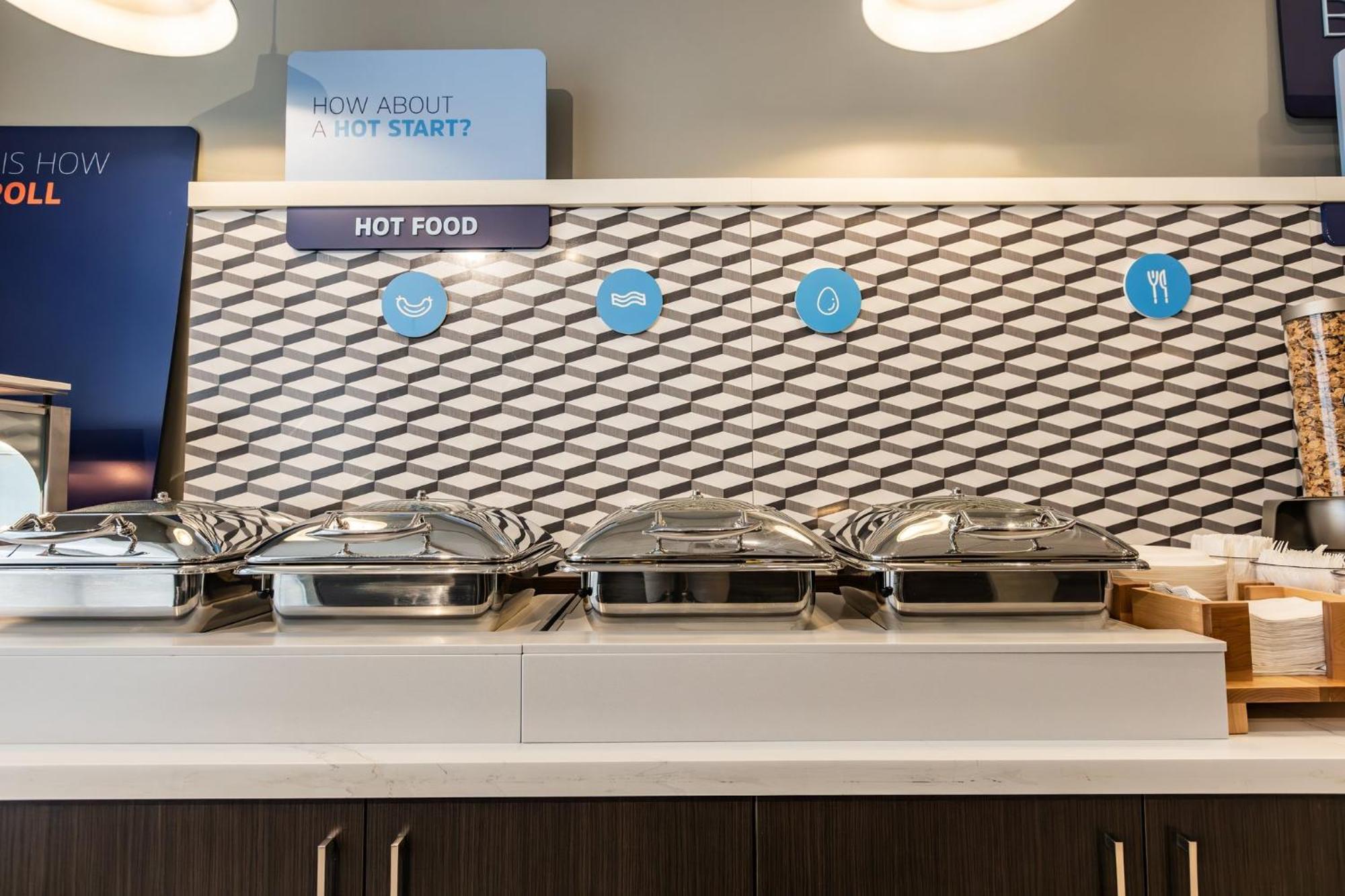 Holiday Inn Express & Suites - Toronto Airport South By Ihg Zewnętrze zdjęcie
