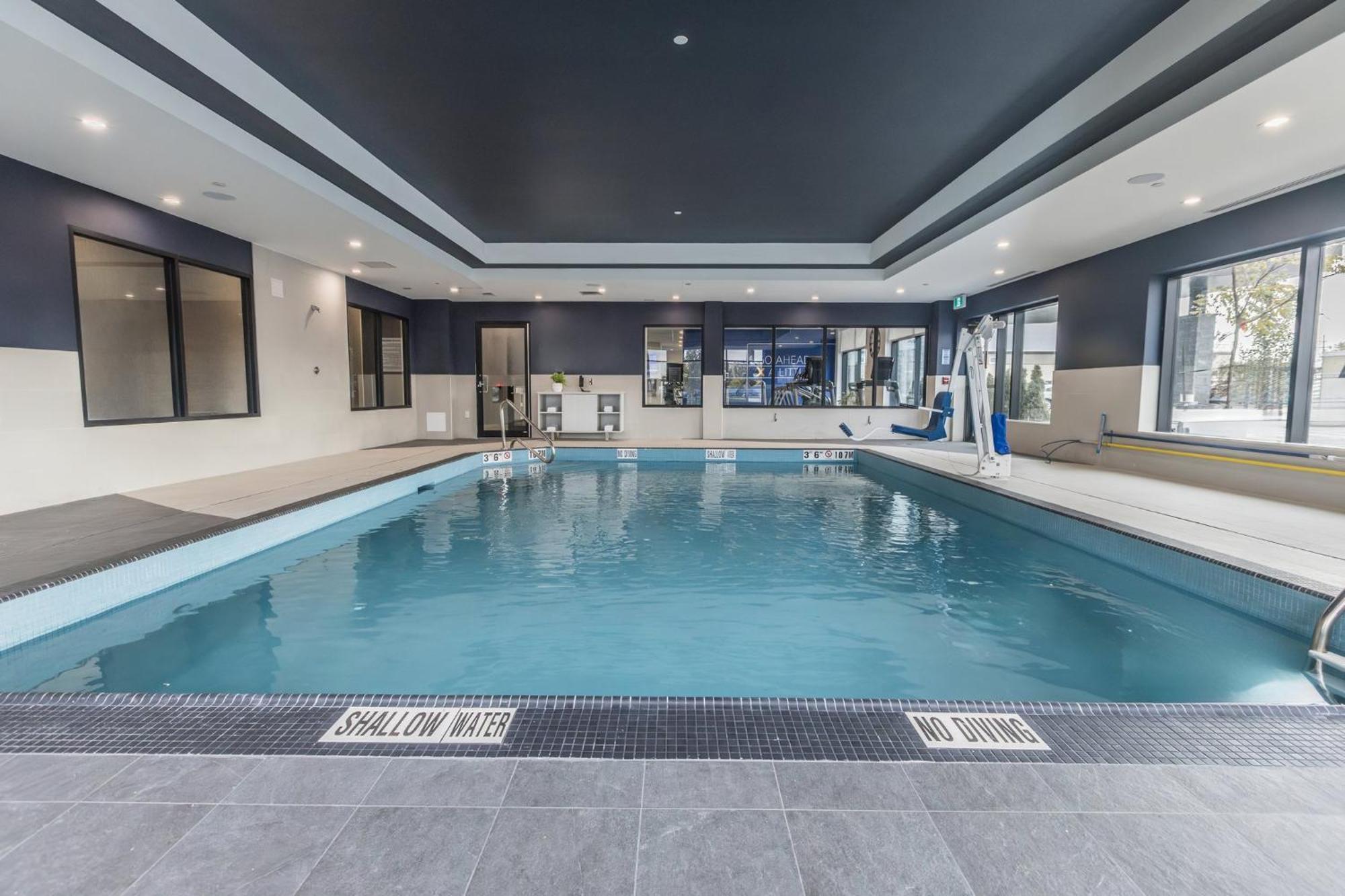 Holiday Inn Express & Suites - Toronto Airport South By Ihg Zewnętrze zdjęcie