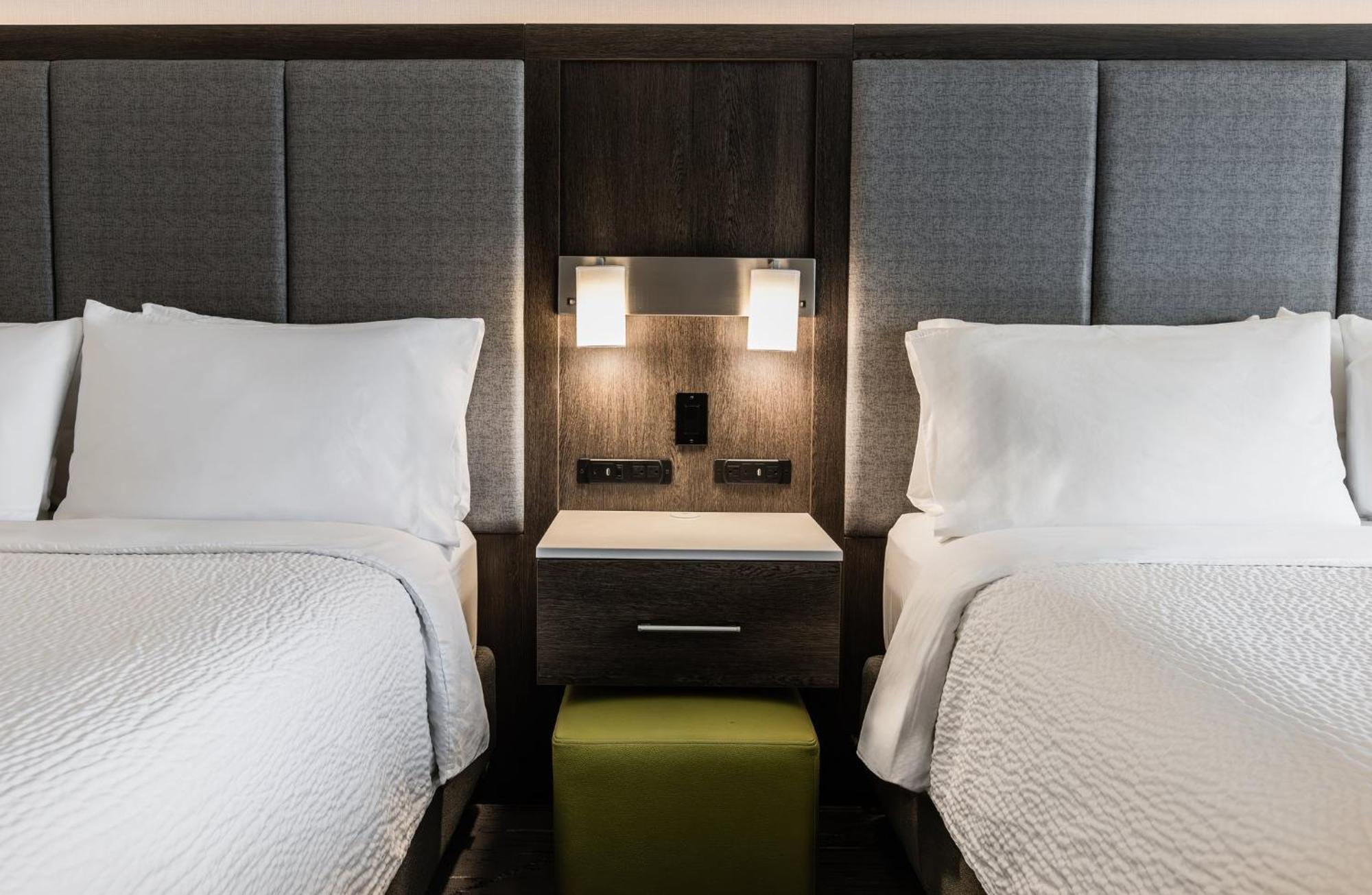 Holiday Inn Express & Suites - Toronto Airport South By Ihg Zewnętrze zdjęcie