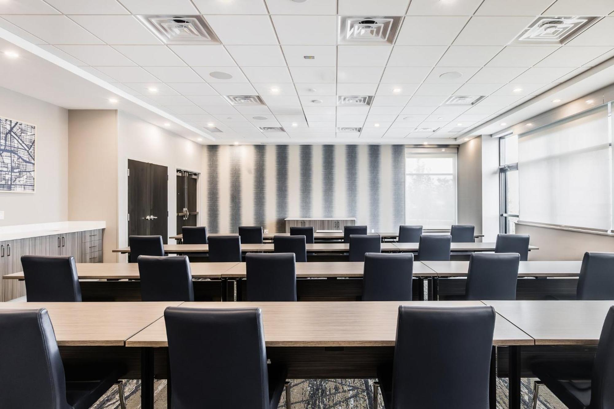 Holiday Inn Express & Suites - Toronto Airport South By Ihg Zewnętrze zdjęcie
