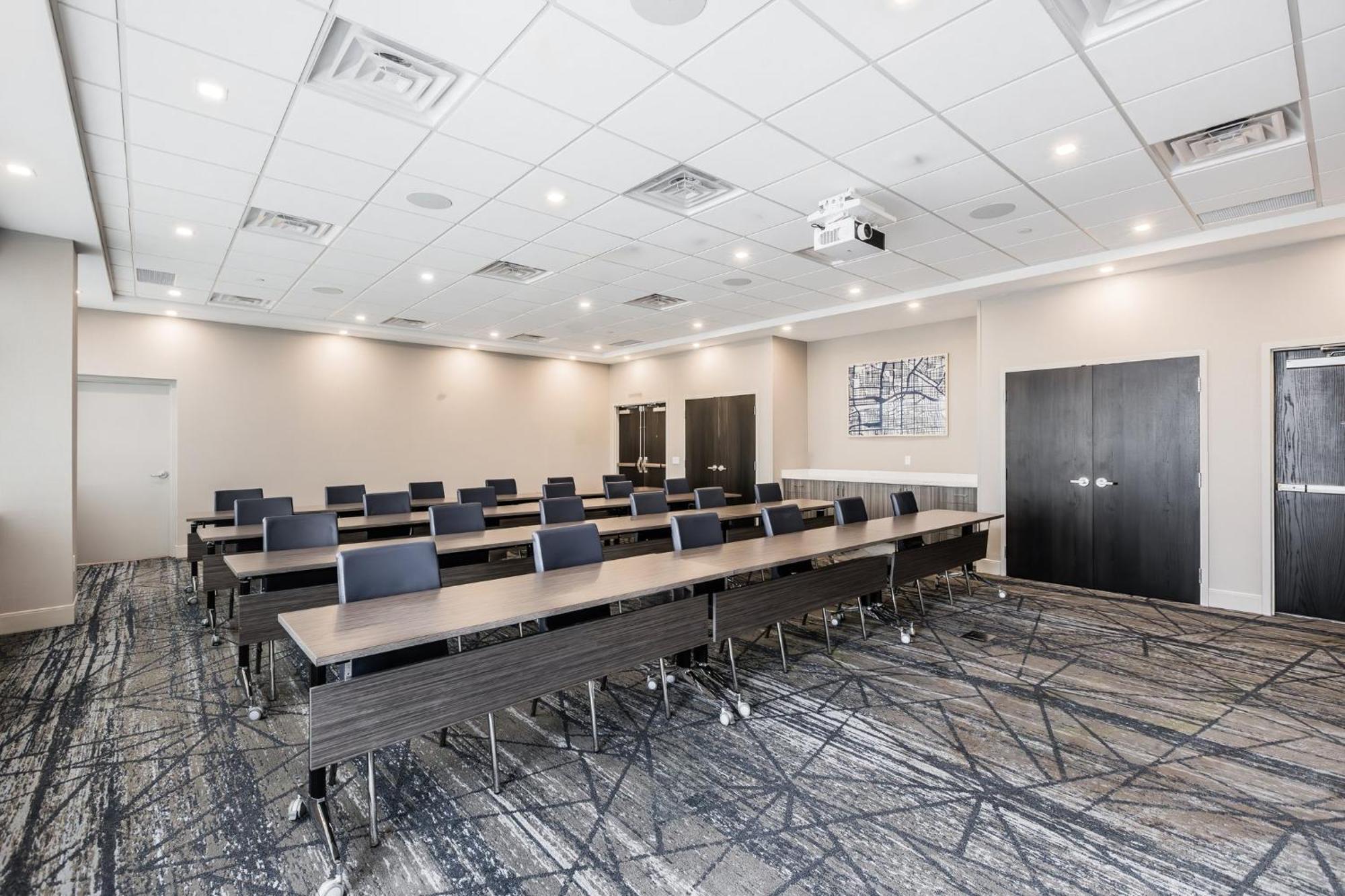 Holiday Inn Express & Suites - Toronto Airport South By Ihg Zewnętrze zdjęcie