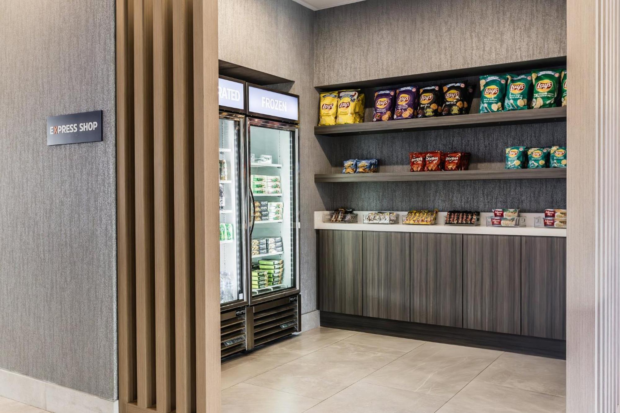Holiday Inn Express & Suites - Toronto Airport South By Ihg Zewnętrze zdjęcie