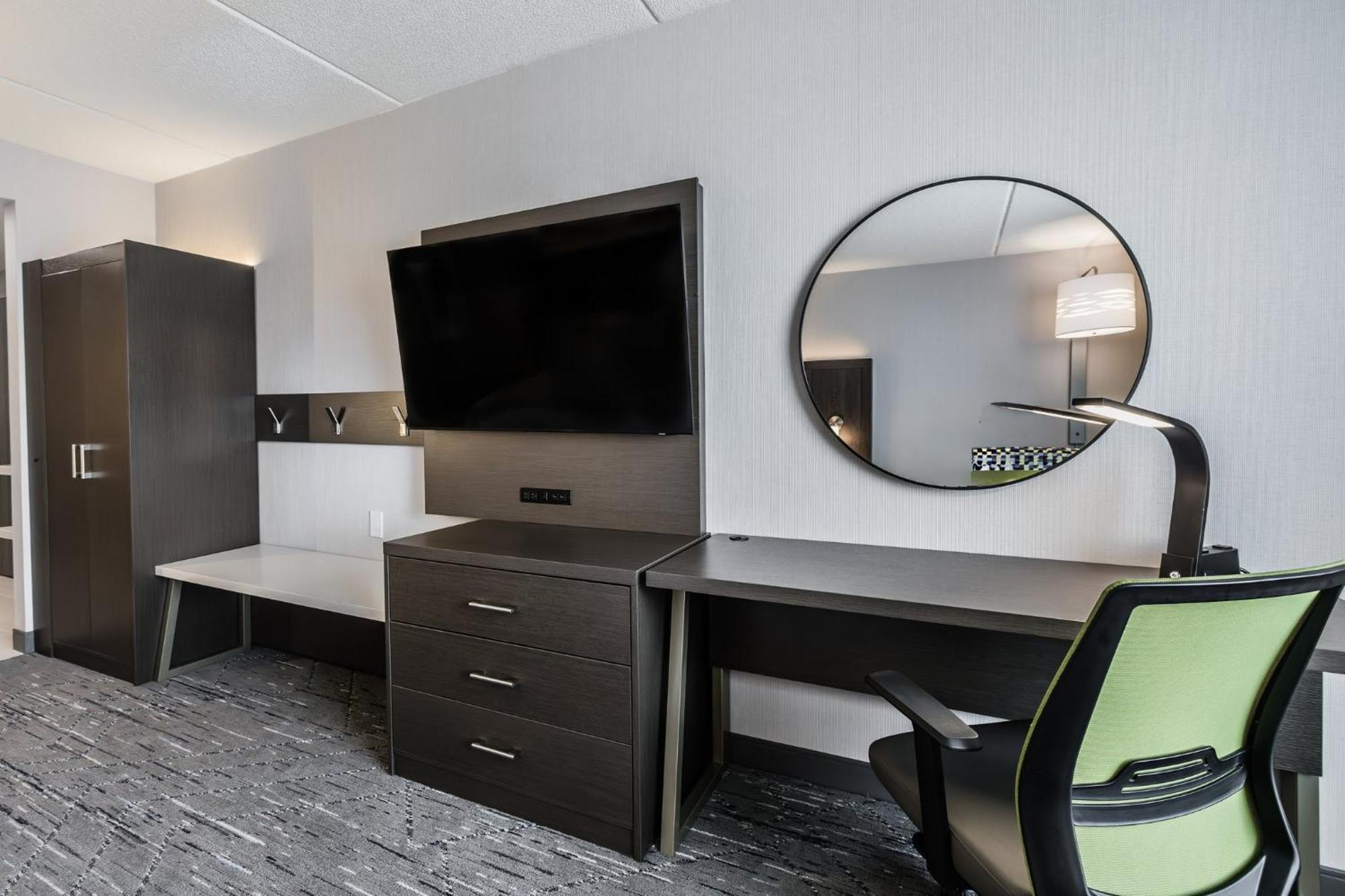 Holiday Inn Express & Suites - Toronto Airport South By Ihg Zewnętrze zdjęcie