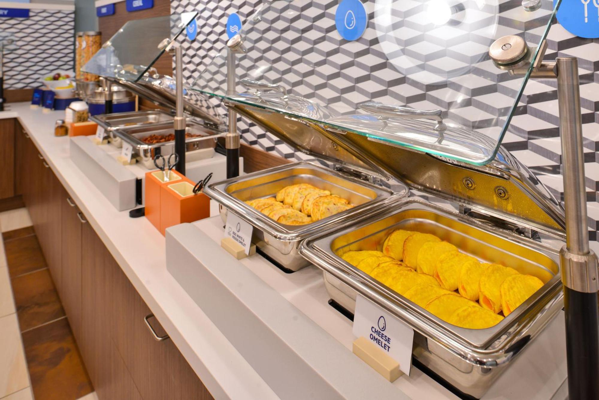 Holiday Inn Express & Suites - Toronto Airport South By Ihg Zewnętrze zdjęcie